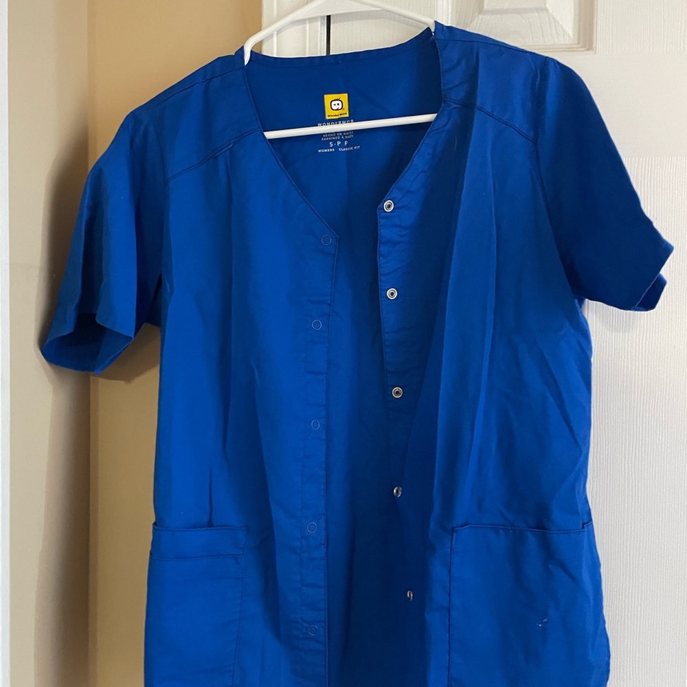 Women’s WonderWink Scrub Top With Buttons